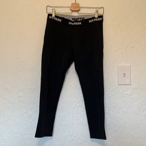 IVY PARK “I” Low Rise Three Quarter Leggings